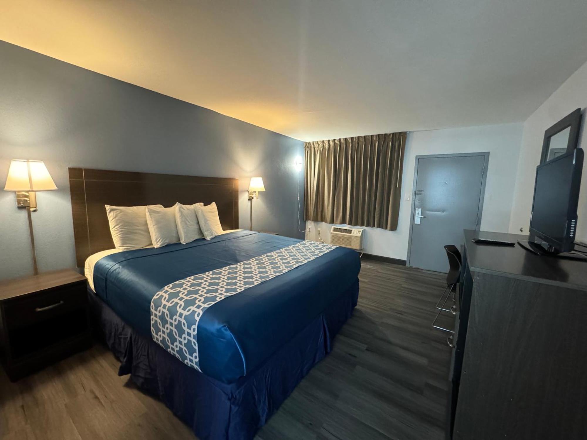 Travelodge By Wyndham Gainesville Exterior photo